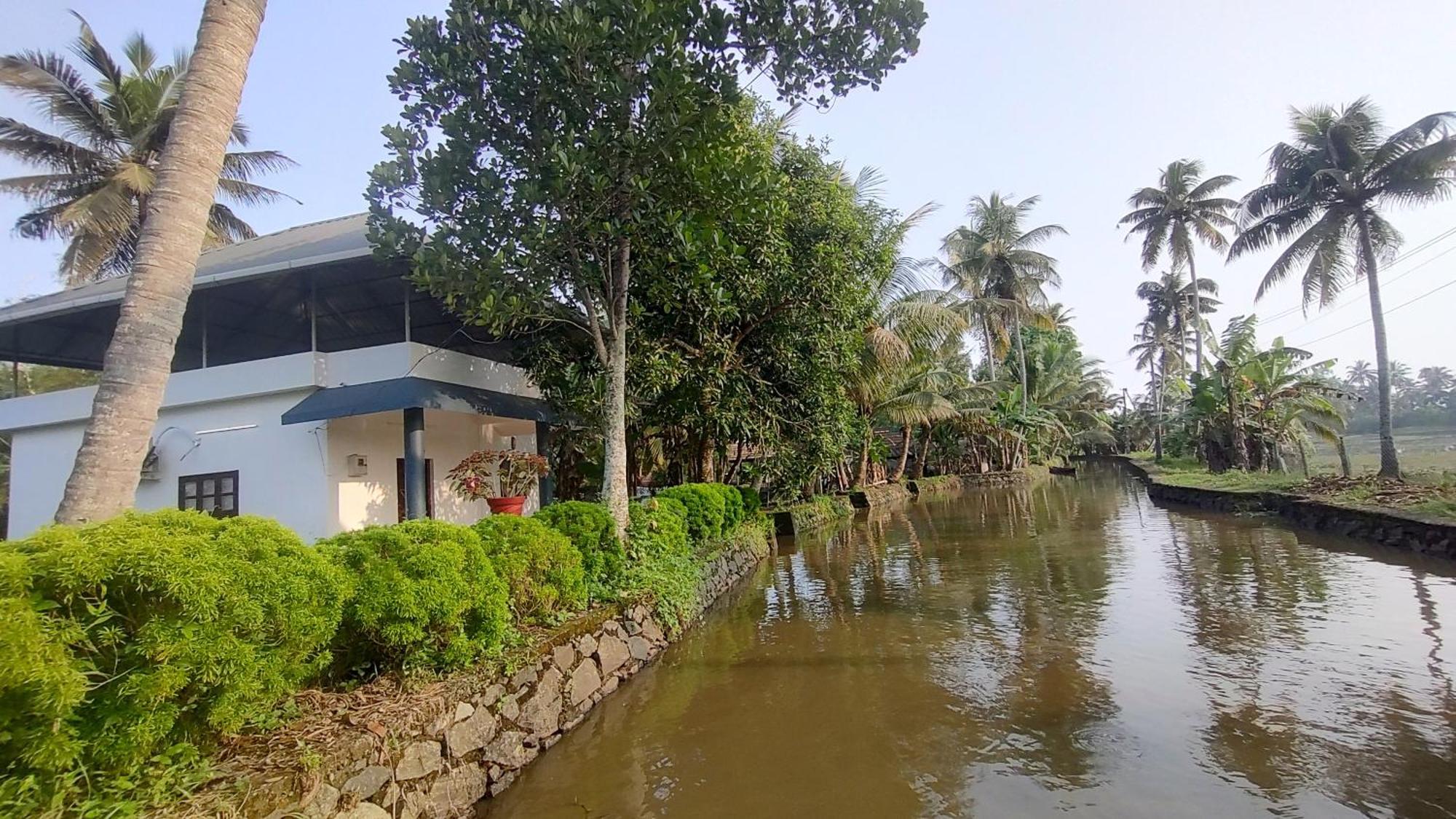 Valentine'S Rice Bowl Home Stay Alappuzha Exterior photo